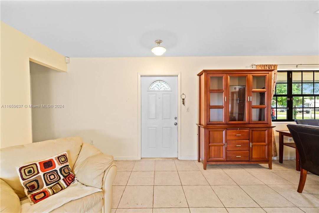 For Sale: $560,000 (2 beds, 2 baths, 1356 Square Feet)