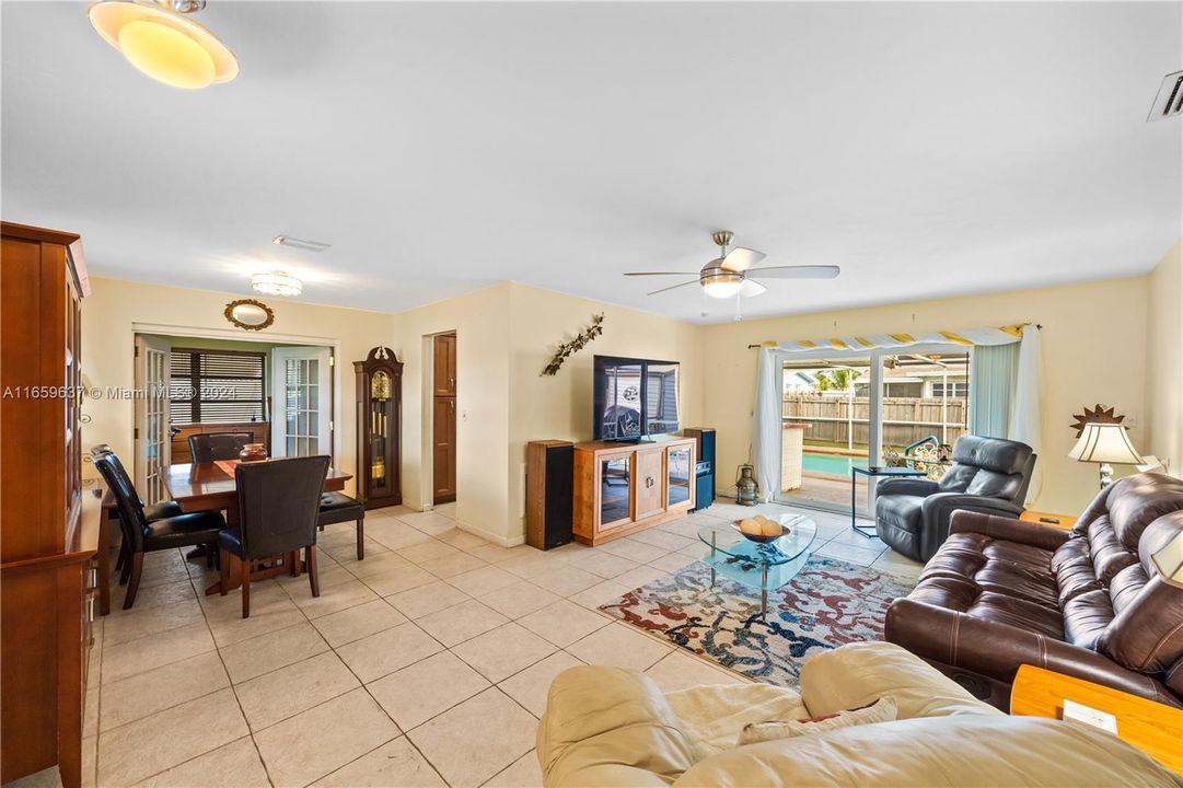 For Sale: $560,000 (2 beds, 2 baths, 1356 Square Feet)