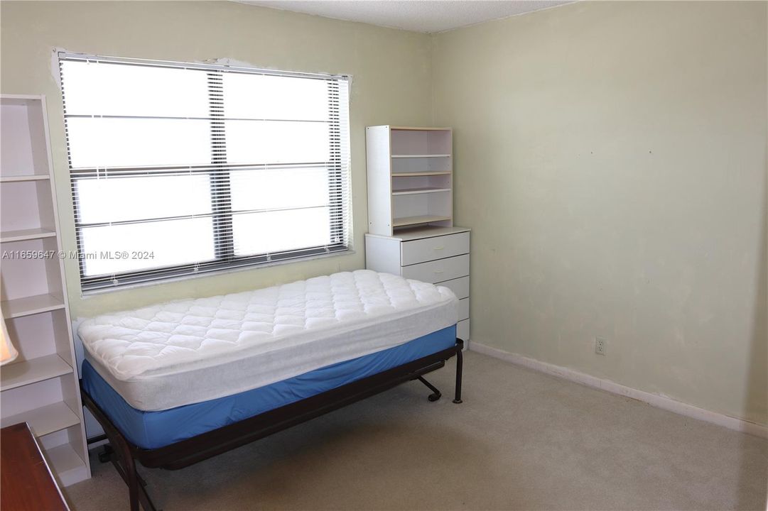 For Sale: $193,000 (2 beds, 2 baths, 979 Square Feet)