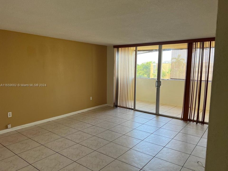 For Rent: $2,350 (2 beds, 2 baths, 1330 Square Feet)