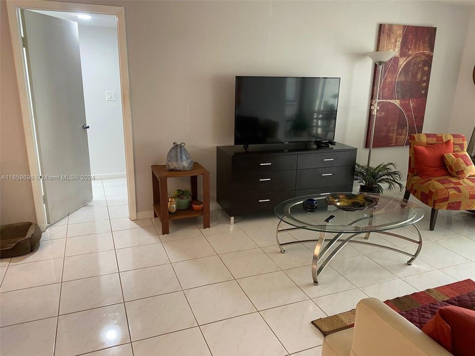 En Venta: $320,000 (2 camas, 2 baños, 1170 Pies cuadrados)