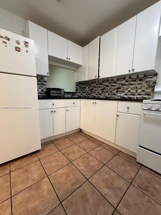 For Sale: $265,000 (2 beds, 2 baths, 840 Square Feet)