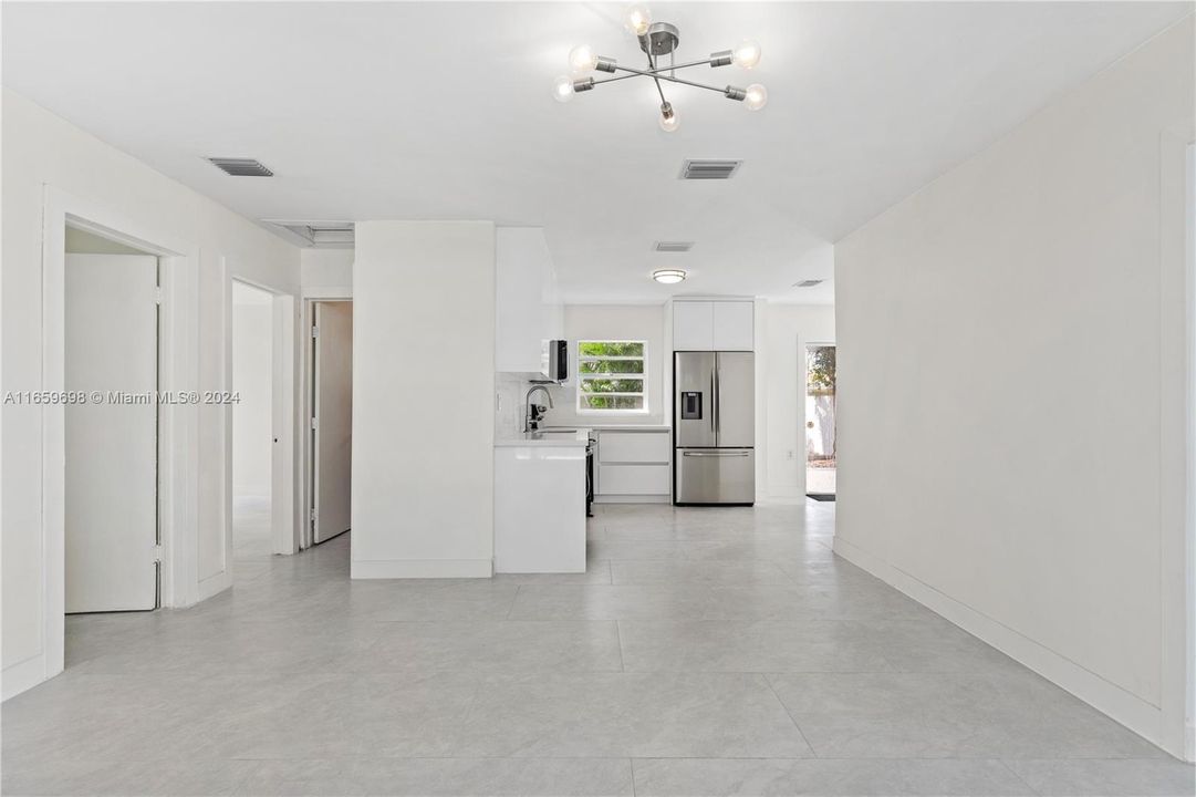 For Sale: $450,000 (3 beds, 1 baths, 1016 Square Feet)