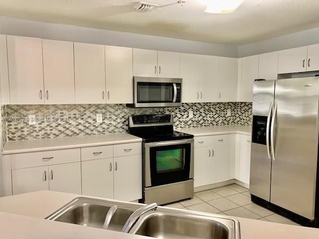 For Rent: $2,600 (2 beds, 2 baths, 1240 Square Feet)