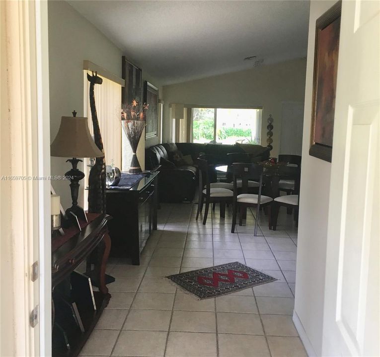 For Rent: $4,200 (3 beds, 2 baths, 1420 Square Feet)