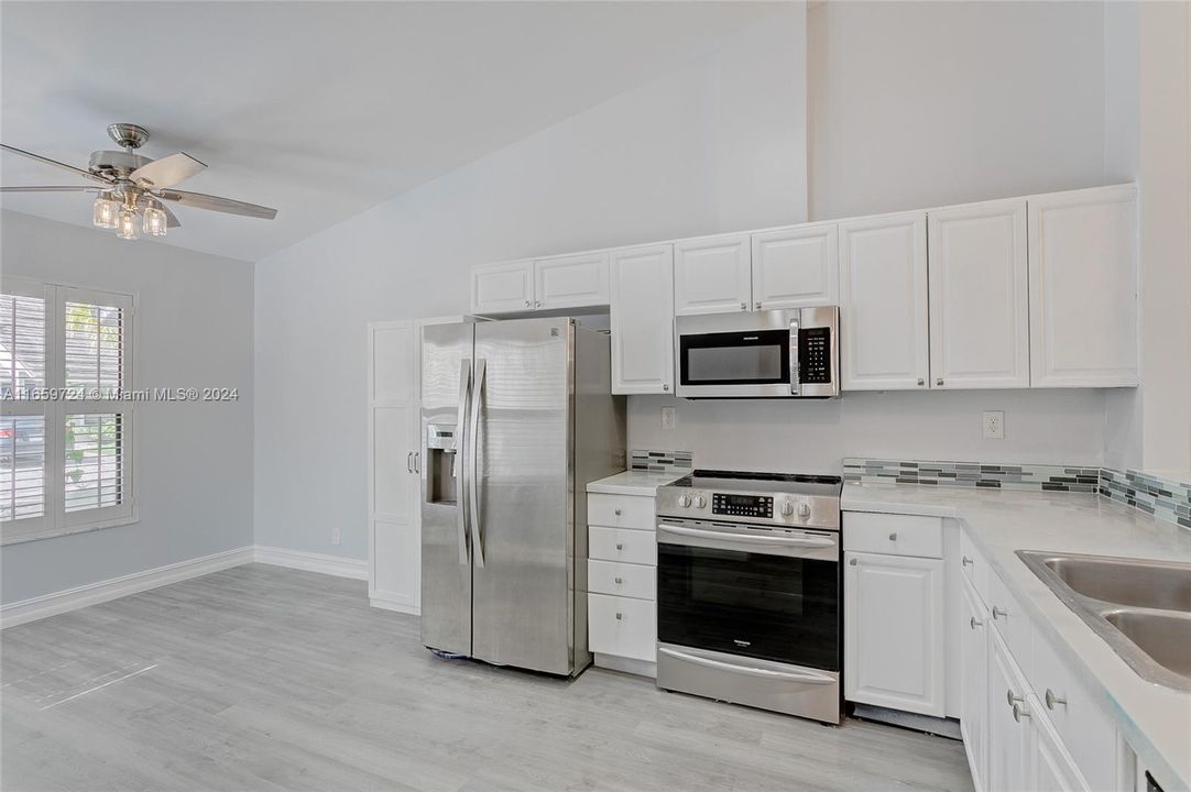 For Rent: $3,000 (2 beds, 2 baths, 1211 Square Feet)