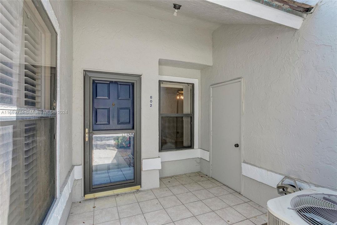 For Rent: $3,000 (2 beds, 2 baths, 1211 Square Feet)