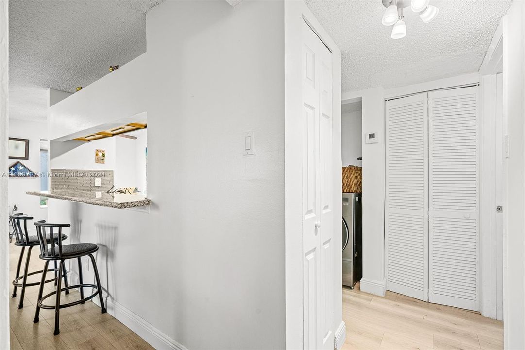 For Sale: $265,000 (1 beds, 1 baths, 778 Square Feet)