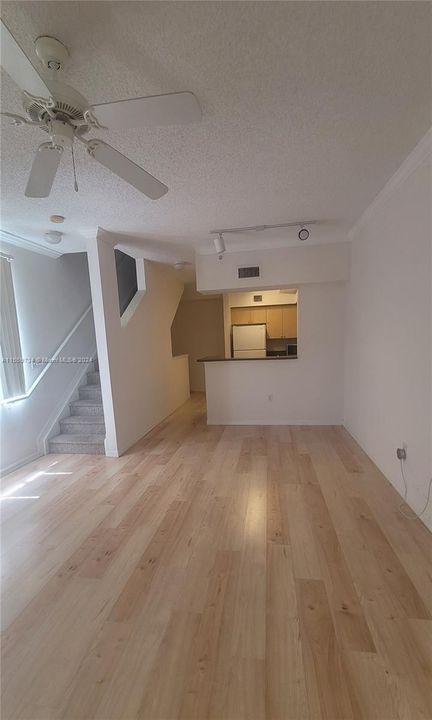 For Rent: $2,185 (1 beds, 1 baths, 859 Square Feet)