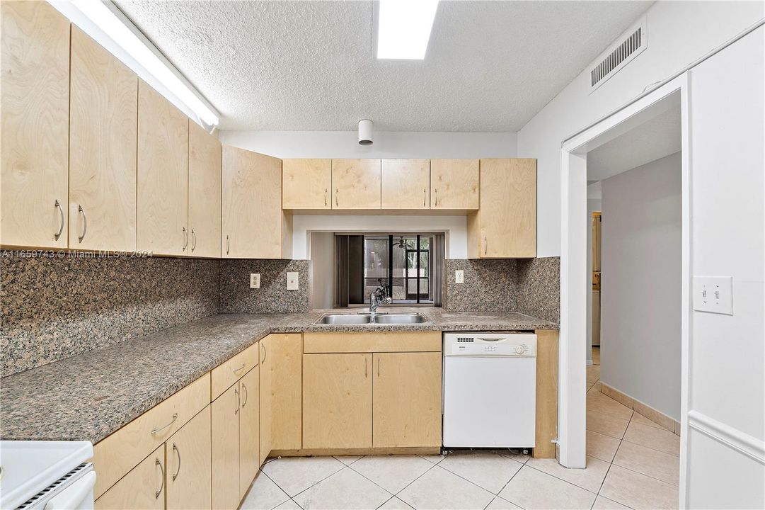 For Rent: $2,450 (2 beds, 2 baths, 1068 Square Feet)