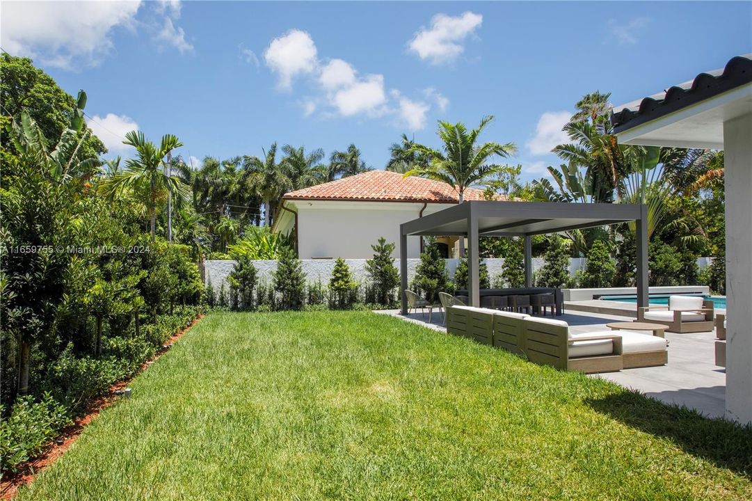 For Sale: $6,900,000 (4 beds, 4 baths, 2431 Square Feet)