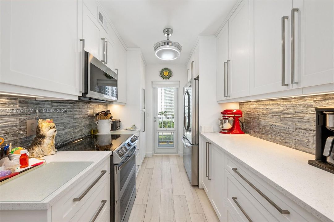 For Sale: $659,900 (2 beds, 2 baths, 1166 Square Feet)