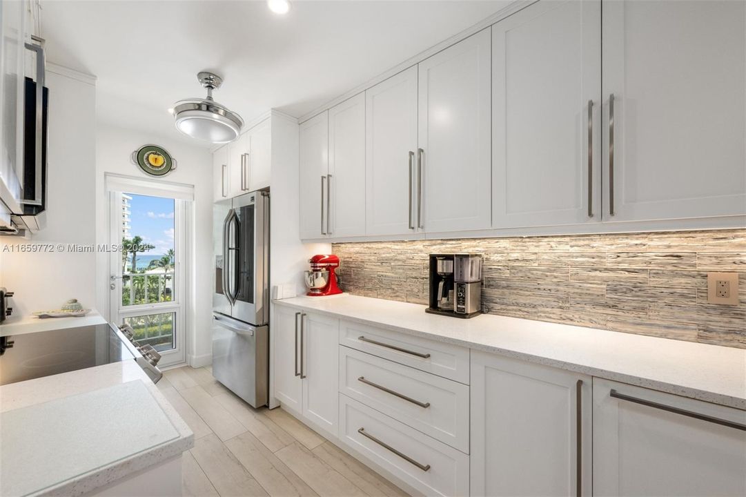 For Sale: $659,900 (2 beds, 2 baths, 1166 Square Feet)