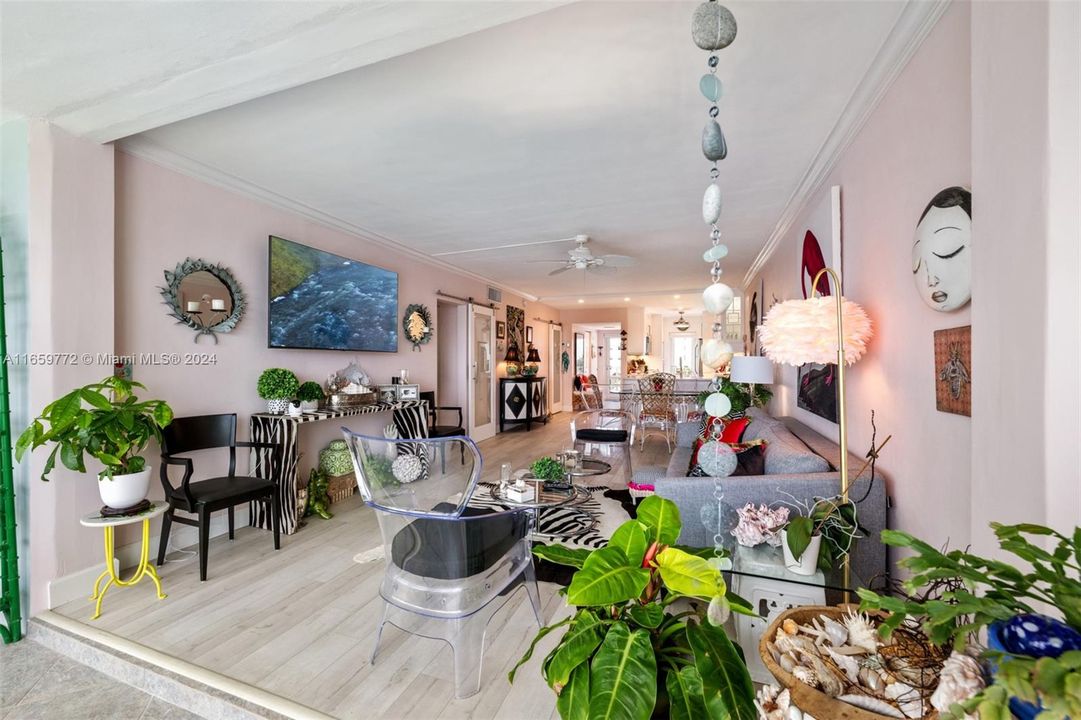 For Sale: $659,900 (2 beds, 2 baths, 1166 Square Feet)