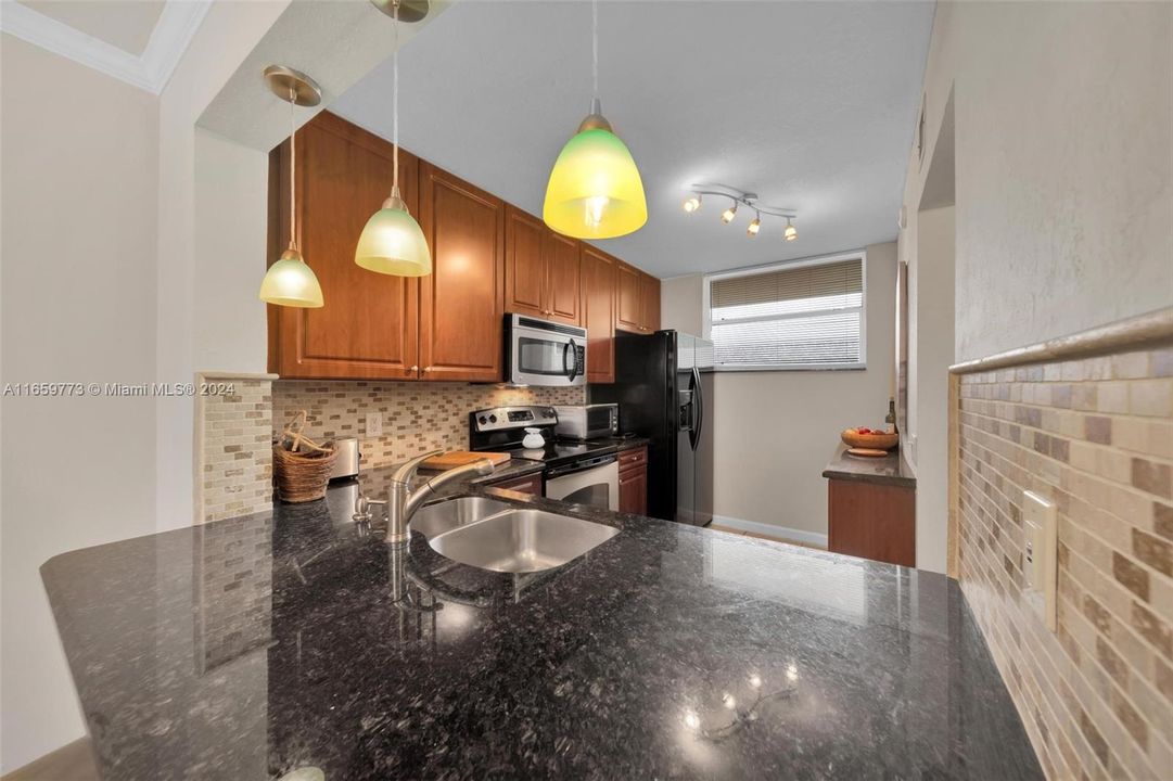 For Sale: $239,000 (2 beds, 2 baths, 920 Square Feet)