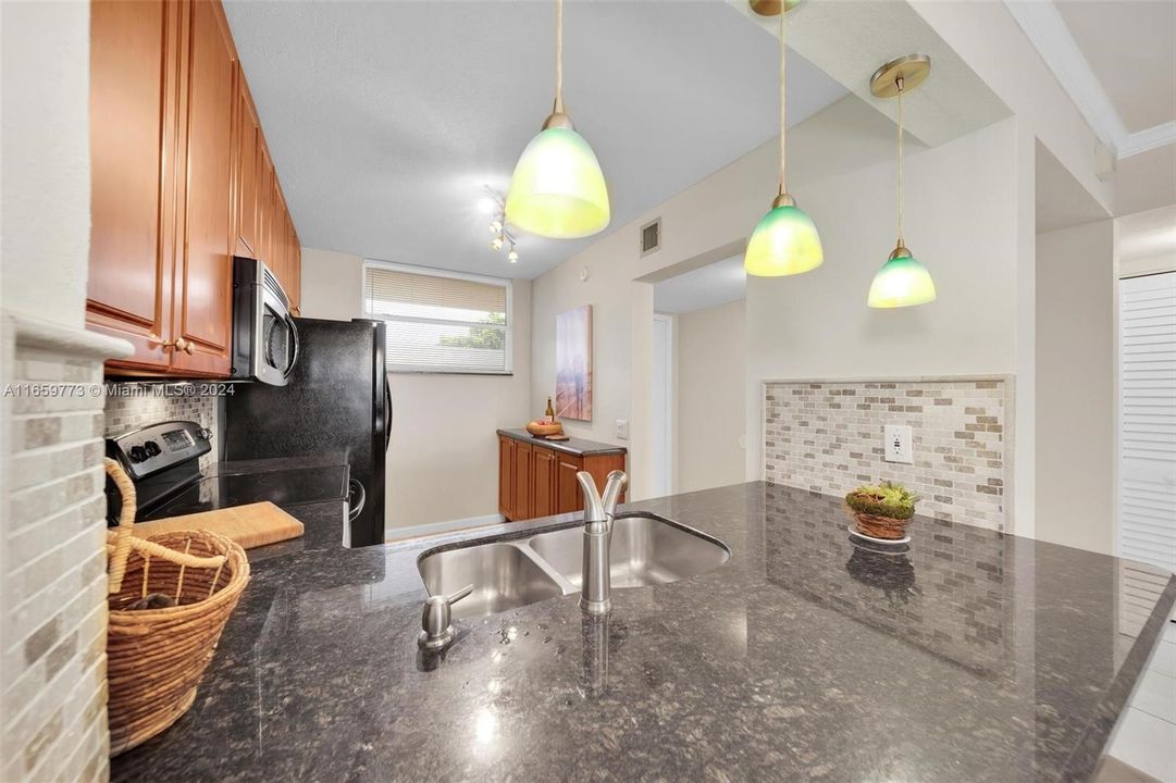 En Venta: $239,000 (2 camas, 2 baños, 920 Pies cuadrados)