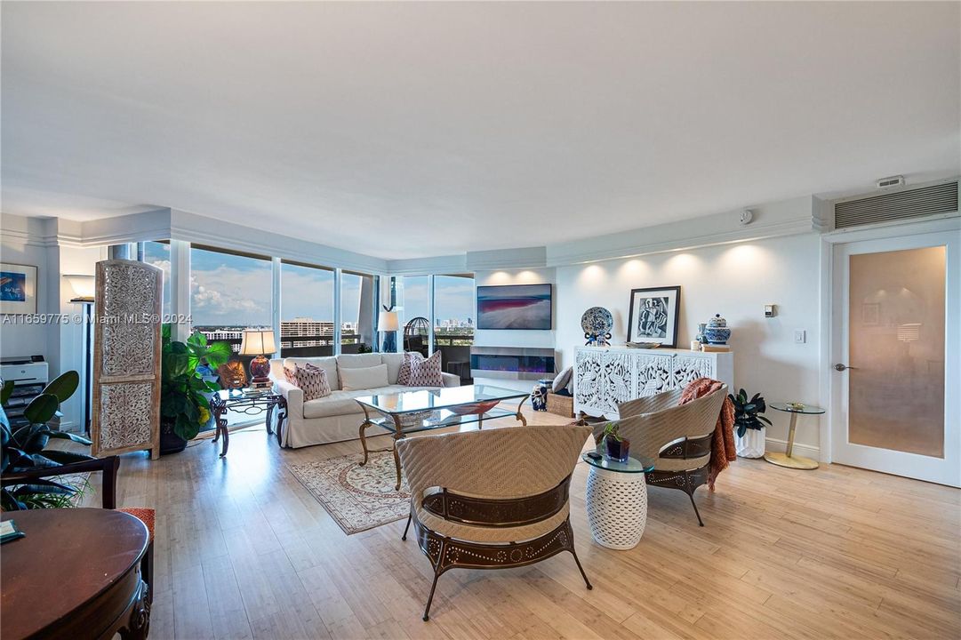 For Sale: $559,000 (2 beds, 2 baths, 1268 Square Feet)