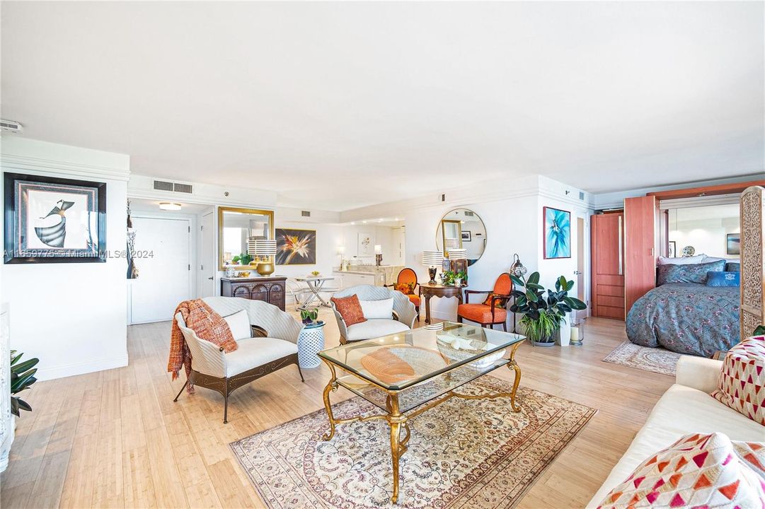 For Sale: $559,000 (2 beds, 2 baths, 1268 Square Feet)