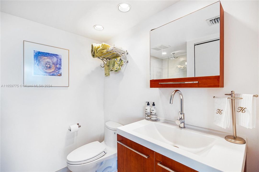 For Sale: $559,000 (2 beds, 2 baths, 1268 Square Feet)