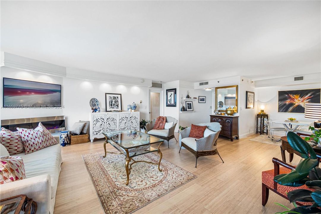 For Sale: $559,000 (2 beds, 2 baths, 1268 Square Feet)