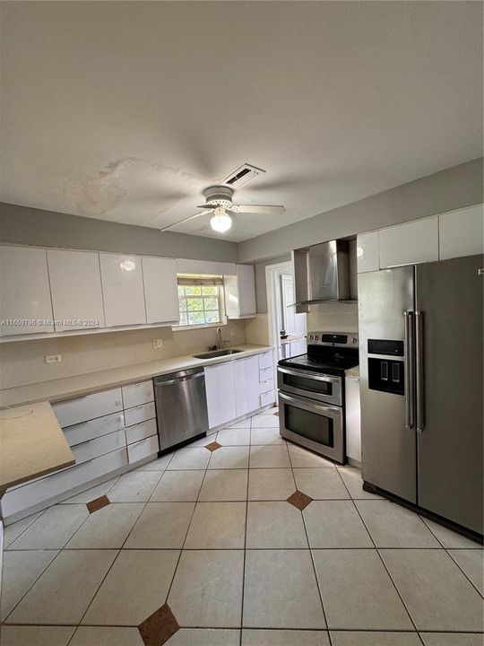 For Rent: $3,900 (3 beds, 2 baths, 1606 Square Feet)