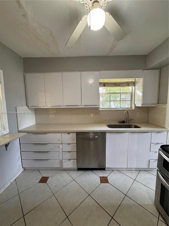 For Rent: $3,900 (3 beds, 2 baths, 1606 Square Feet)