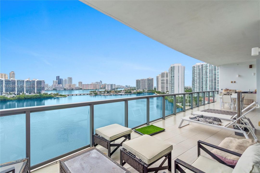 For Sale: $2,975,000 (4 beds, 4 baths, 2942 Square Feet)