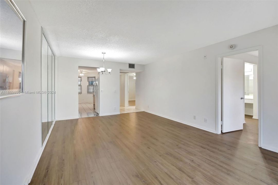 For Rent: $1,900 (2 beds, 2 baths, 1100 Square Feet)