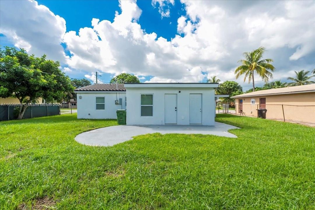 For Sale: $410,000 (3 beds, 2 baths, 1105 Square Feet)