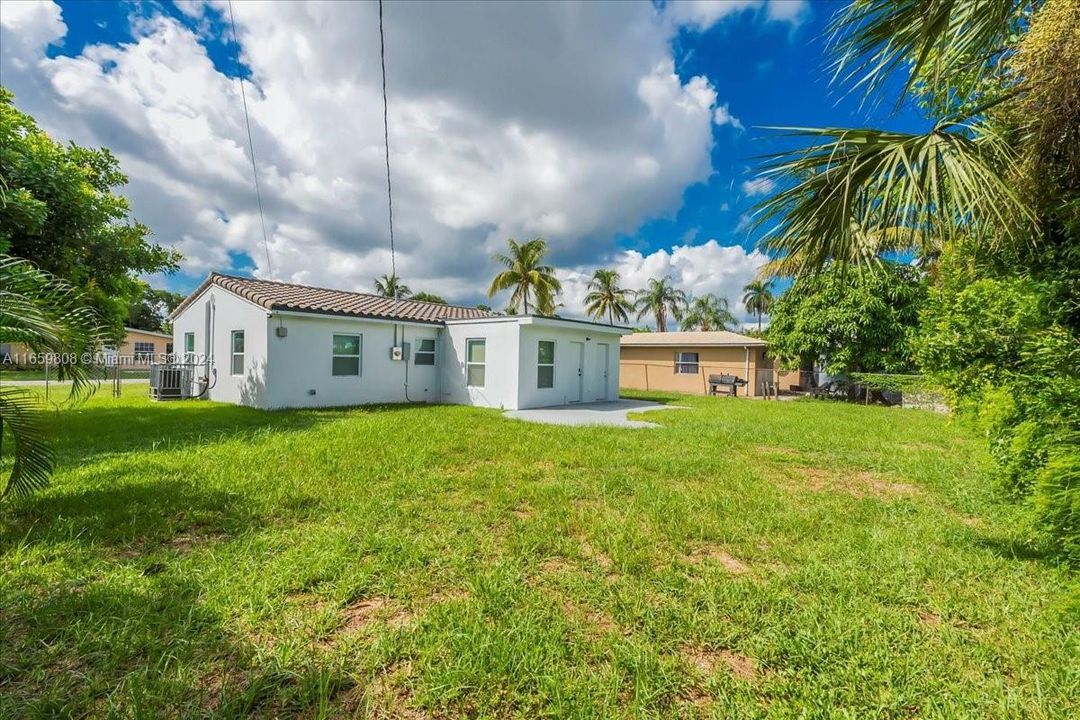 For Sale: $410,000 (3 beds, 2 baths, 1105 Square Feet)