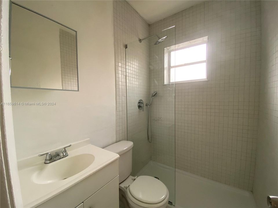 For Sale: $177,500 (2 beds, 1 baths, 715 Square Feet)