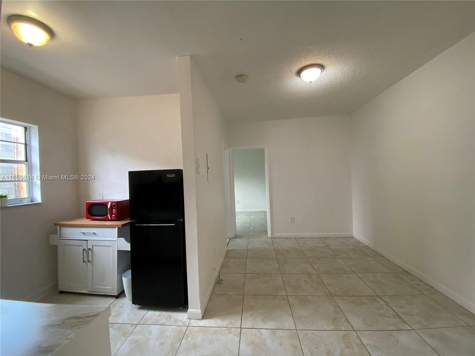 For Sale: $177,500 (2 beds, 1 baths, 715 Square Feet)