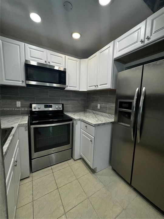 Active With Contract: $4,200 (5 beds, 2 baths, 1380 Square Feet)