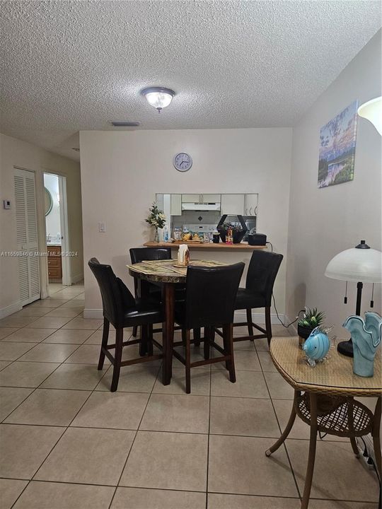 For Sale: $225,000 (1 beds, 1 baths, 670 Square Feet)