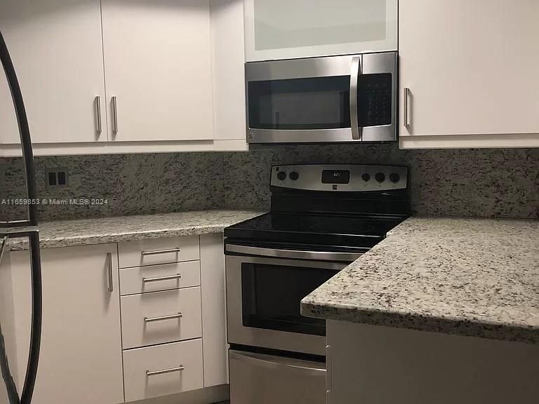 For Rent: $2,050 (1 beds, 1 baths, 810 Square Feet)