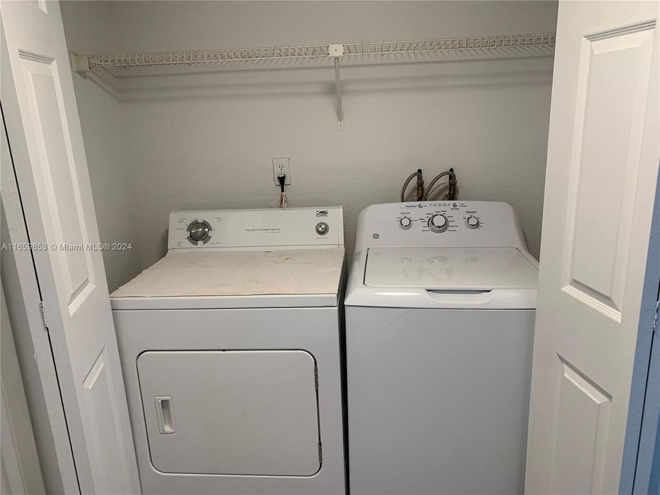 For Rent: $2,050 (1 beds, 1 baths, 810 Square Feet)