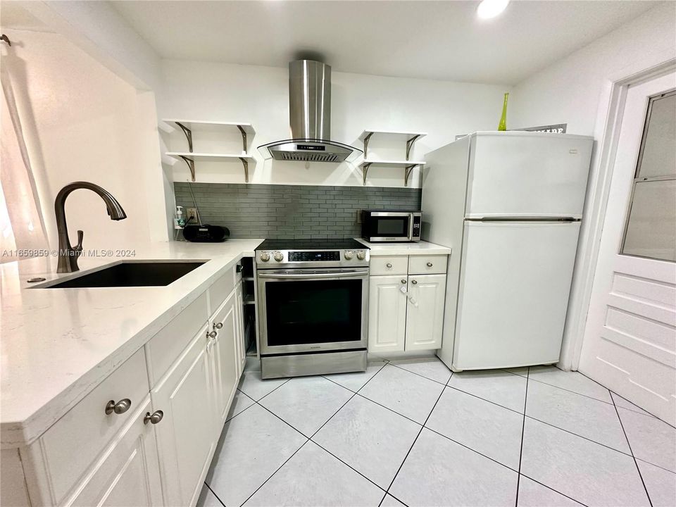 For Rent: $2,000 (2 beds, 2 baths, 1000 Square Feet)