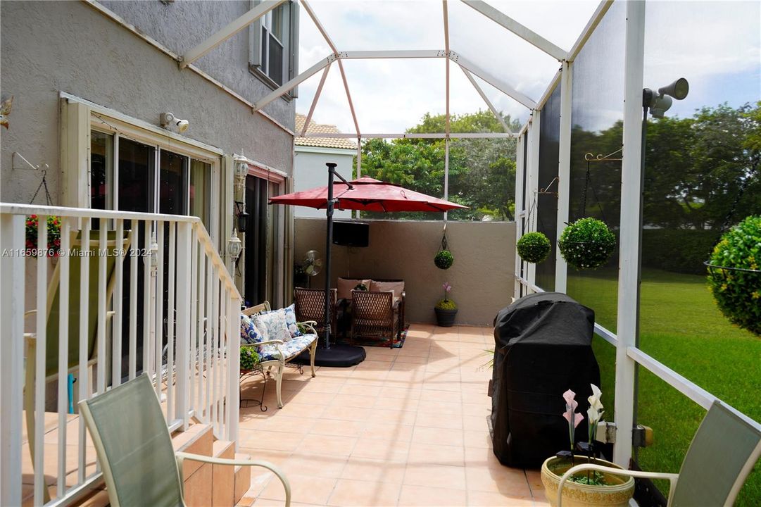 En Venta: $885,000 (4 camas, 3 baños, 2740 Pies cuadrados)