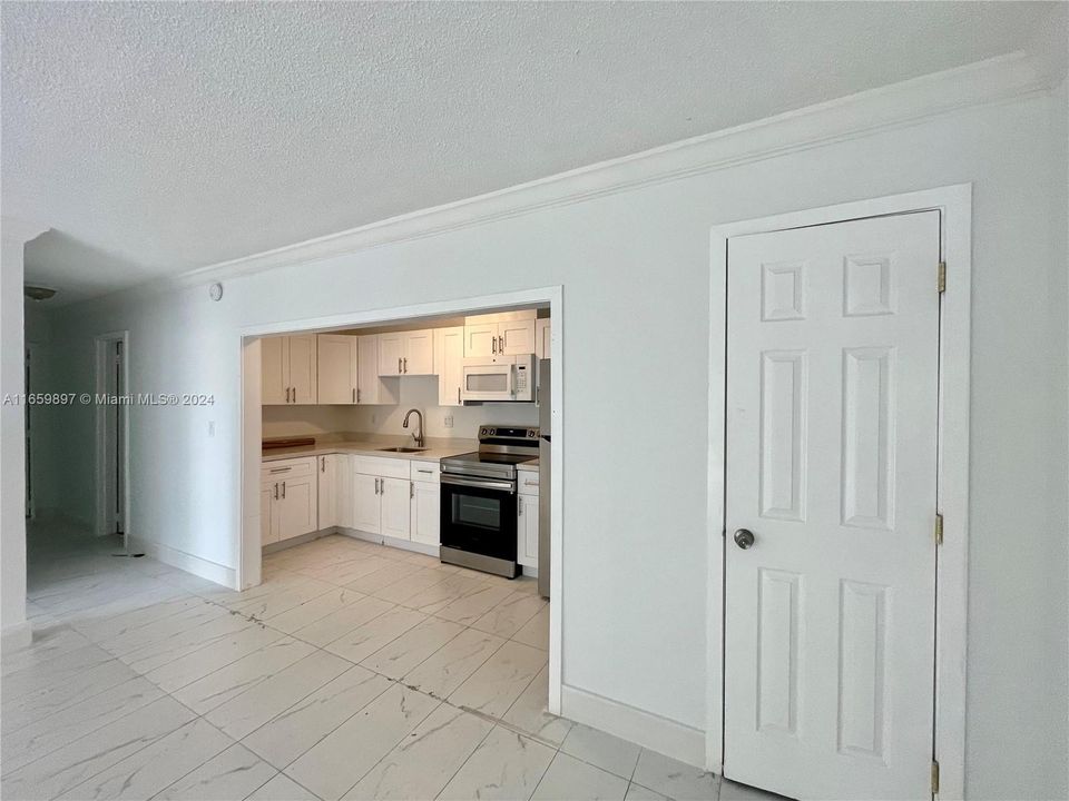 For Rent: $2,400 (2 beds, 2 baths, 1060 Square Feet)