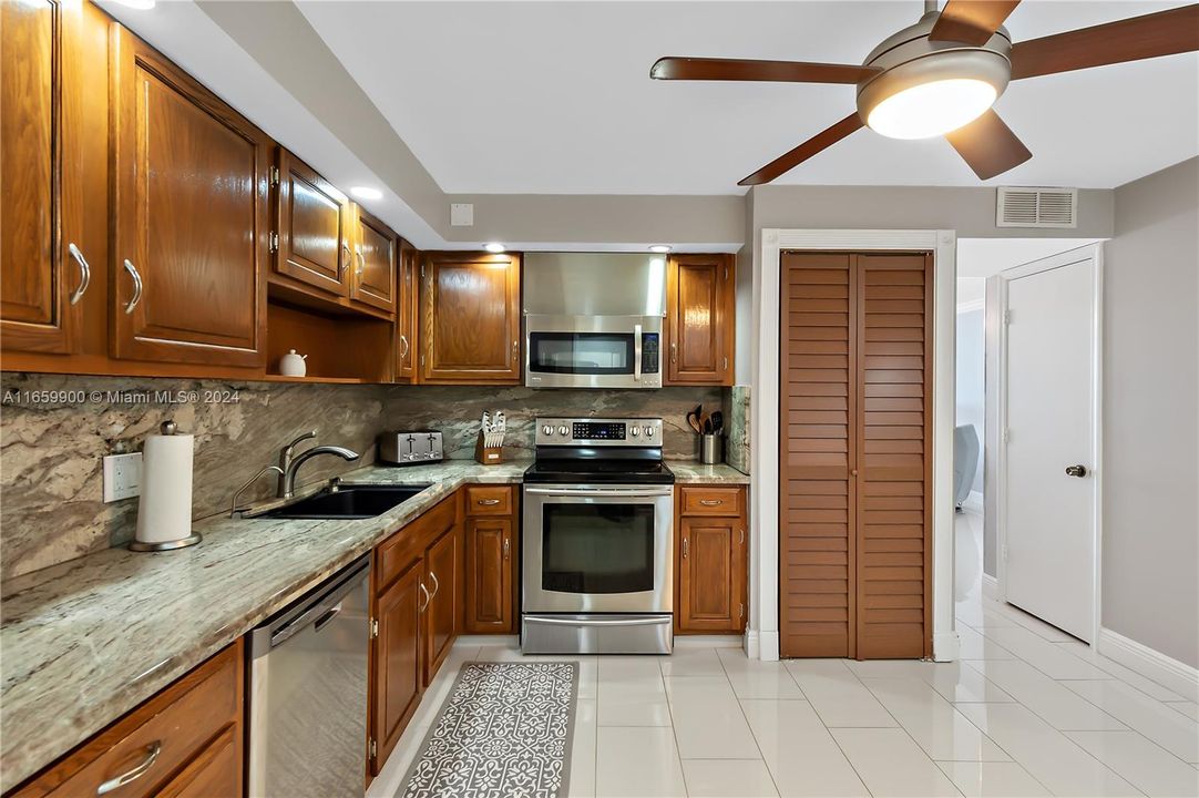 For Sale: $714,900 (2 beds, 2 baths, 1600 Square Feet)