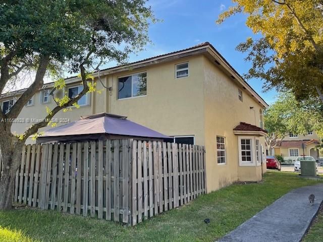 En Venta: $379,900 (3 camas, 3 baños, 1476 Pies cuadrados)