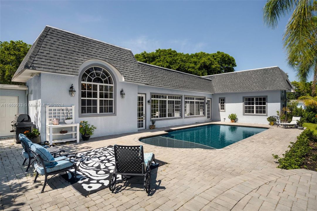 For Sale: $2,799,999 (5 beds, 4 baths, 5109 Square Feet)