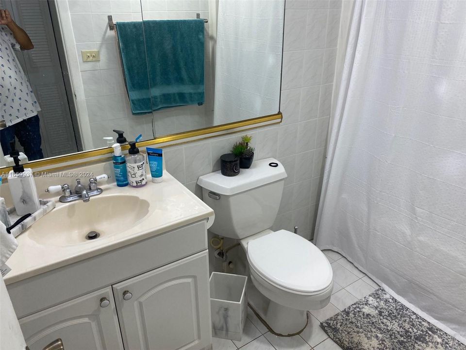 For Rent: $2,200 (2 beds, 2 baths, 906 Square Feet)