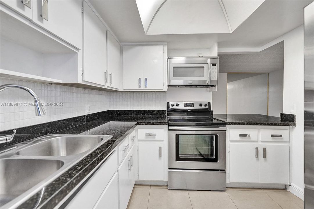 For Rent: $1,890 (2 beds, 2 baths, 856 Square Feet)