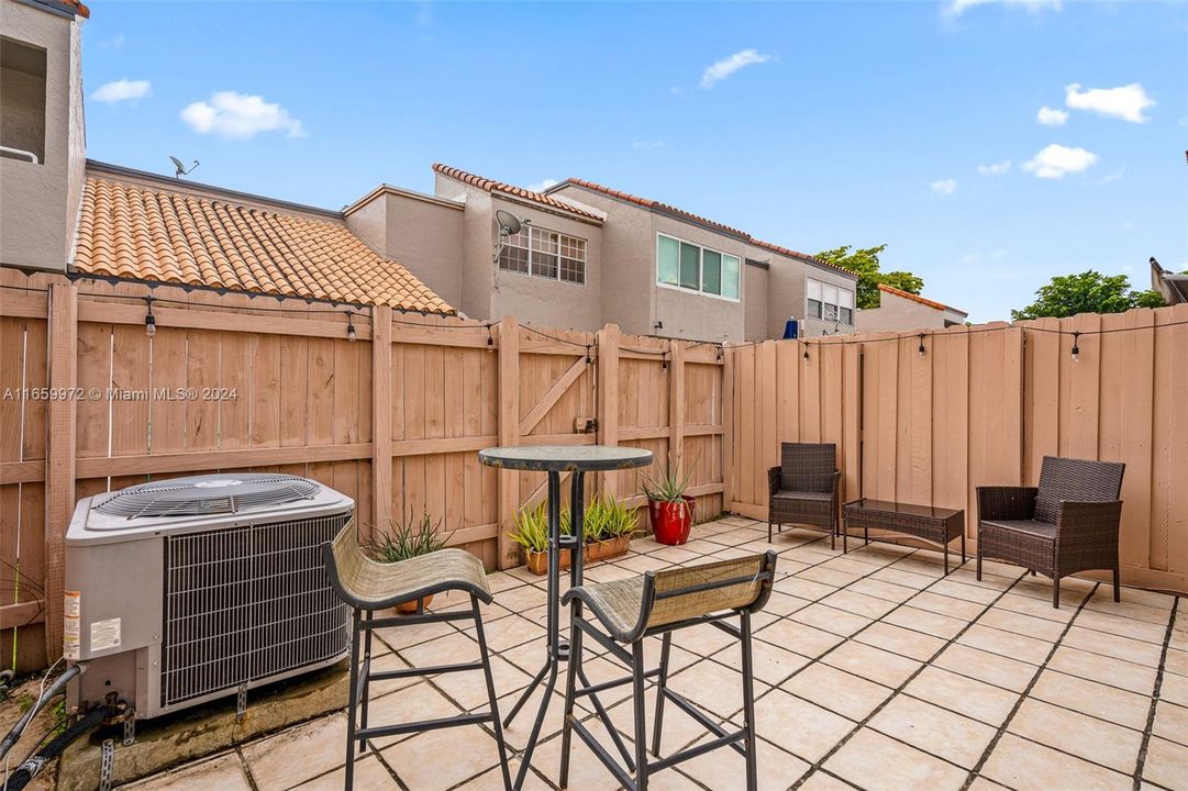 For Sale: $444,999 (2 beds, 2 baths, 1199 Square Feet)