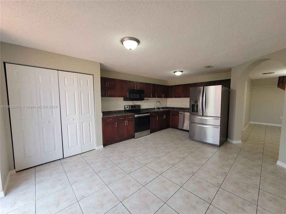 For Rent: $3,400 (4 beds, 3 baths, 1790 Square Feet)