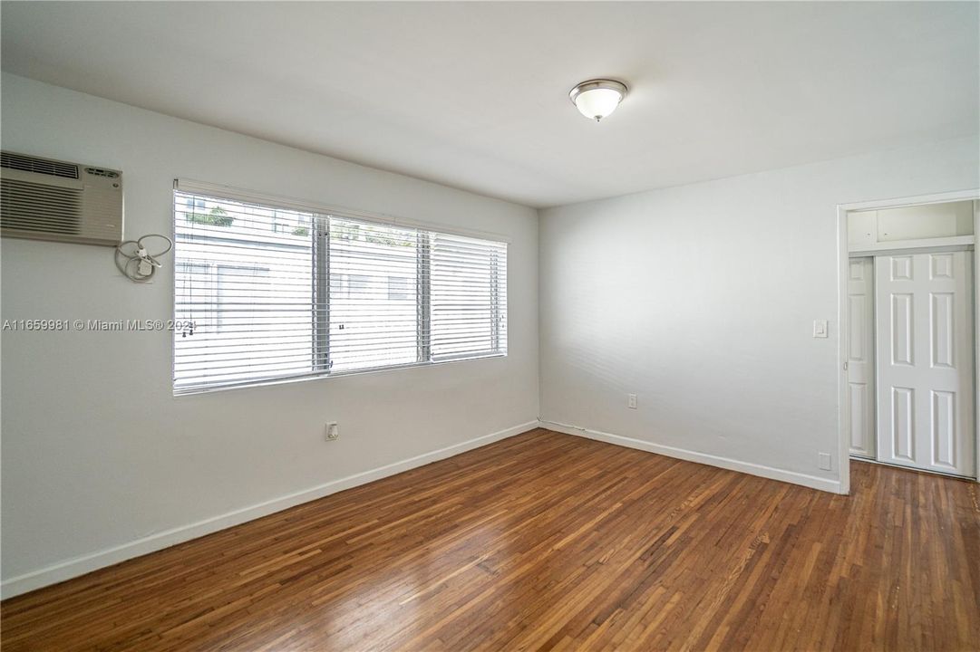 For Rent: $2,300 (2 beds, 1 baths, 824 Square Feet)