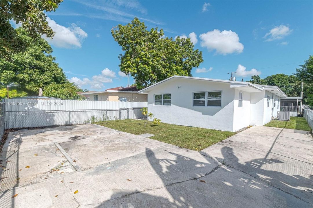 For Sale: $520,000 (3 beds, 2 baths, 1351 Square Feet)