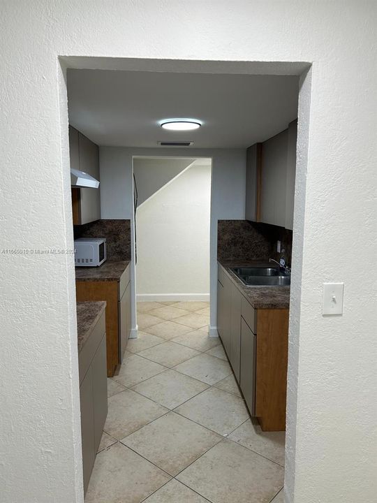 For Rent: $2,150 (2 beds, 1 baths, 1123 Square Feet)