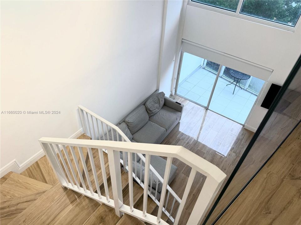 For Rent: $2,900 (1 beds, 1 baths, 750 Square Feet)